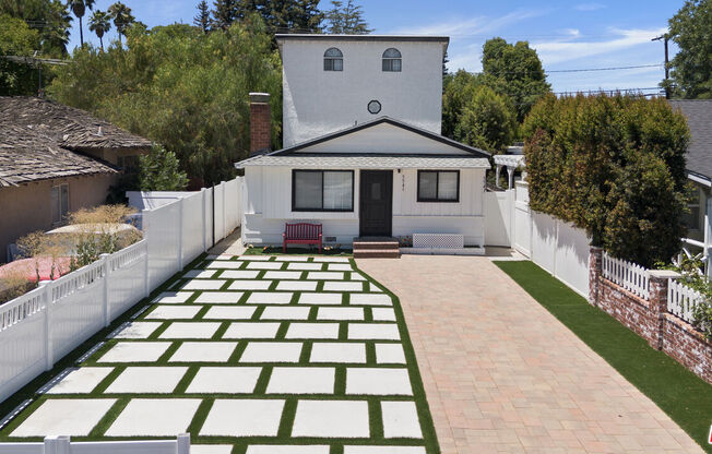 5541 FALLBROOK AVE