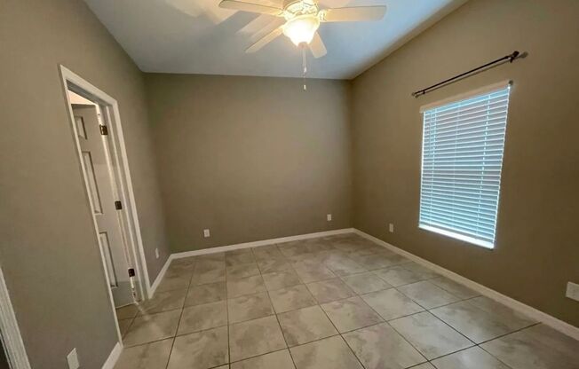 3 beds, 2 baths, 1,264 sqft, $1,695, Unit 1043