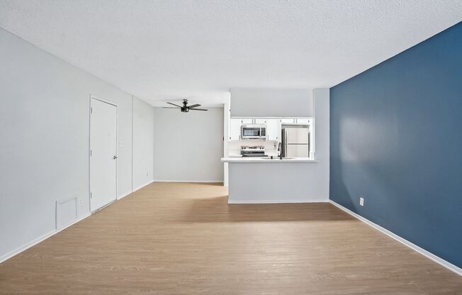 1 bed, 1 bath, 650 sqft, $1,748, Unit 118