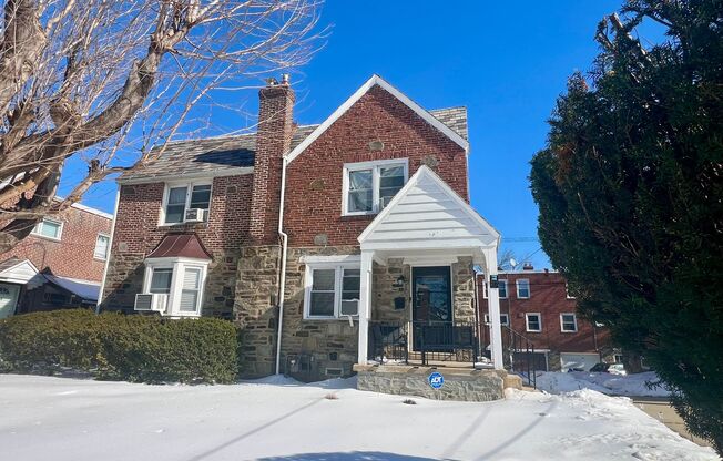 Stunning 3-Bed Twin Home in Lansdowne! Available May 1st!