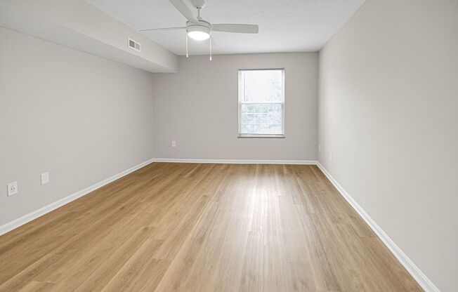 2 beds, 1 bath, 1,003 sqft, $1,565, Unit 09-9408-208