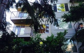 745 Summit Ave E