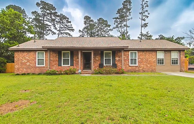 3 Bed 2 Bath with a POOL in Martinez!