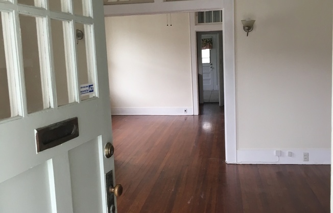 Charming Garden District Home! 1031 Park Blvd 3Br/2Bt Two Blocks from Perkins Rd.