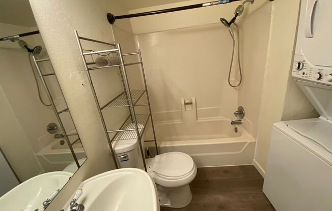 2 beds, 1.5 baths, $1,400