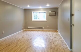 2bed1ba, Newly remodeled condo on 1st floor. On bus line.