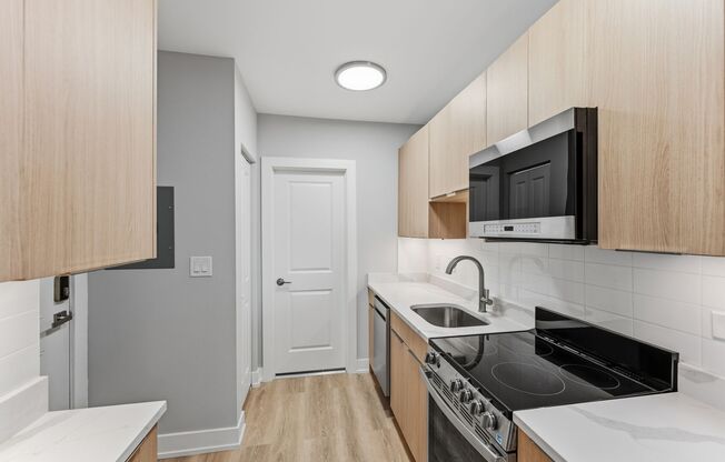 2 beds, 1 bath, 549 sqft, $2,450, Unit 8E