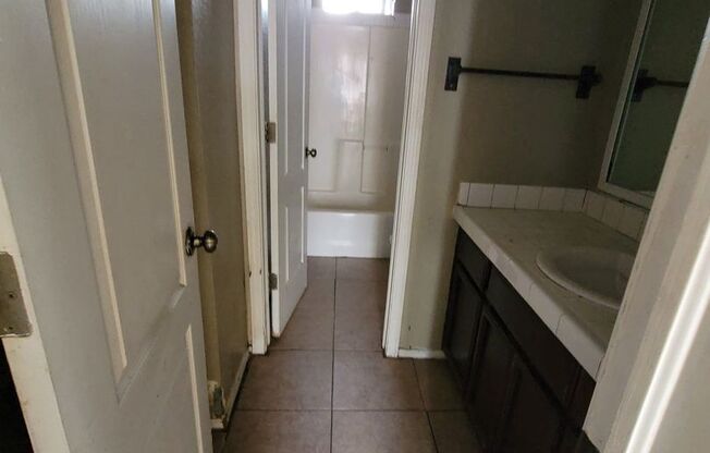 3 beds, 1 bath, $1,400