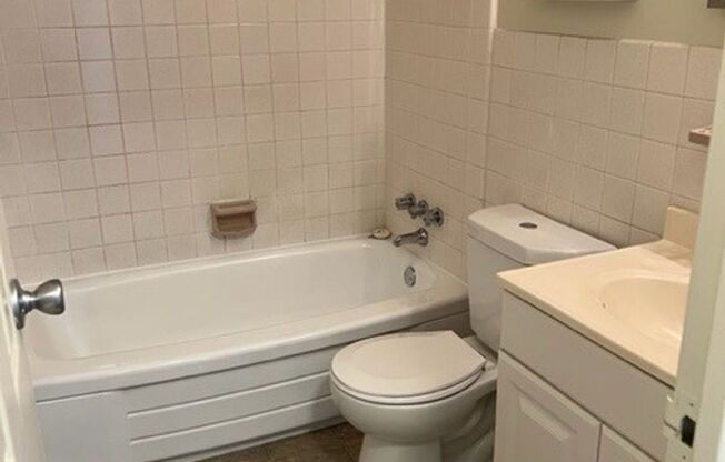 1 bed, 1 bath, 740 sqft, $1,600, Unit 00 - K- 7