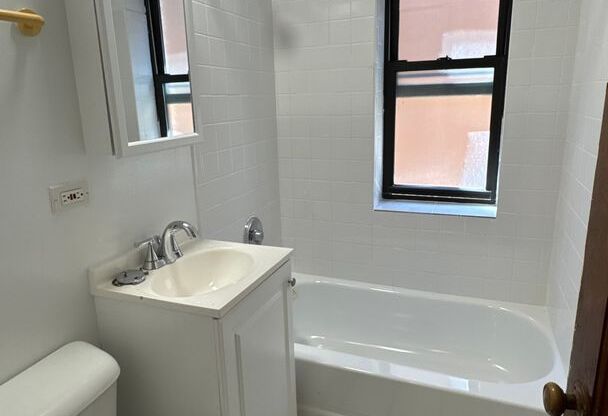 Studio, 1 bath, $975, Unit 407