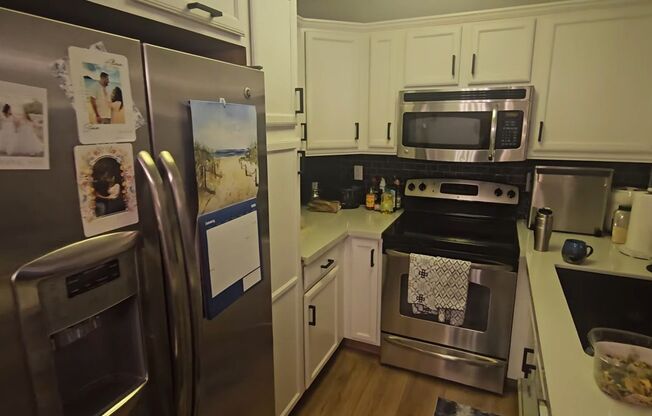 2 beds, 2 baths, $2,800, Unit # 203