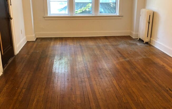 2 beds, 1 bath, 1,100 sqft, $1,225, Unit 10