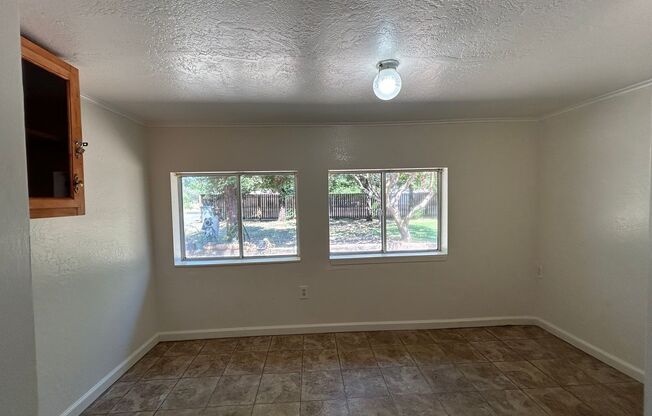 2 beds, 1 bath, $1,900