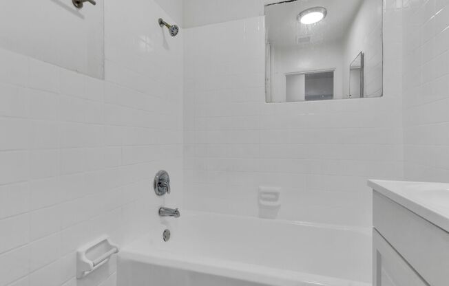 2 beds, 1 bath, $2,800, Unit Unit B