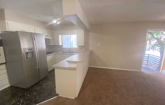 UT PRE-LEASE: West Campus 2 bed/1 bath fourplex unit,  Walk to UT, entertainment, restaurants, and more.