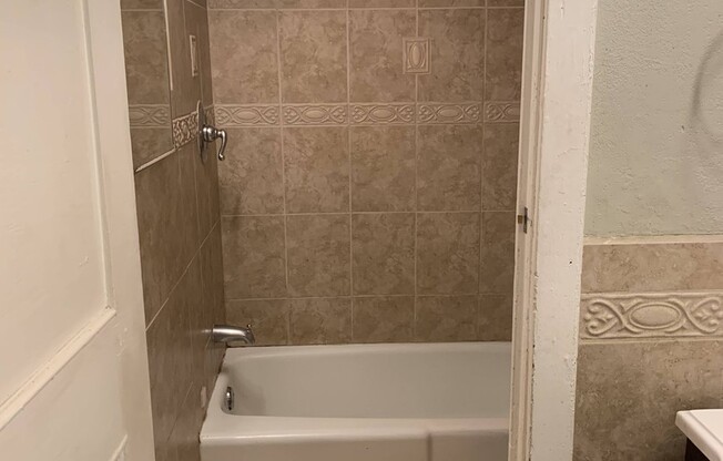 Studio, 1 bath, $1,175, Unit 7