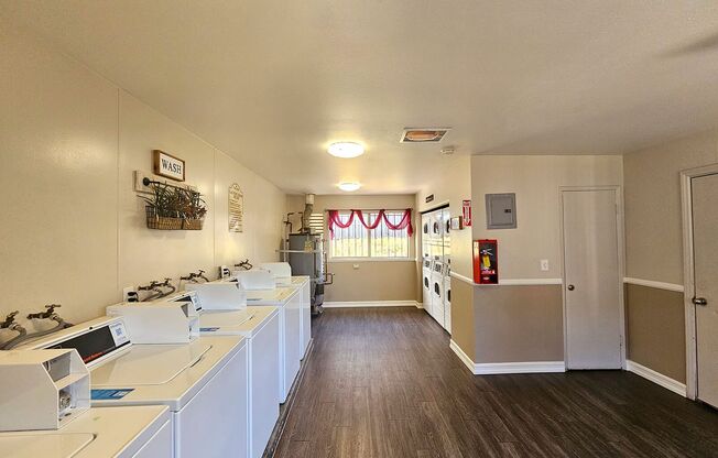 2 beds, 1 bath, 950 sqft, $2,195, Unit 070