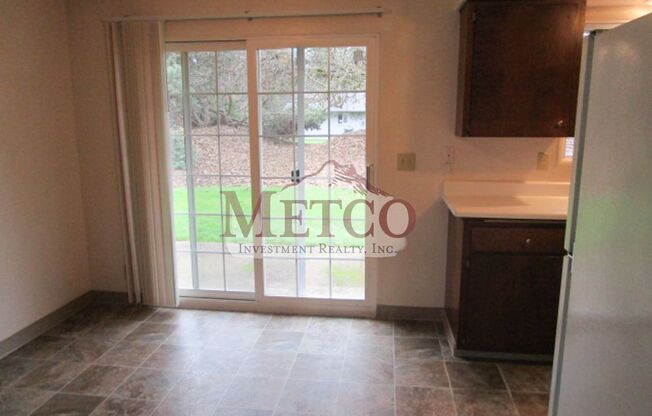 2 beds, 1 bath, 924 sqft, $1,495, Unit 740