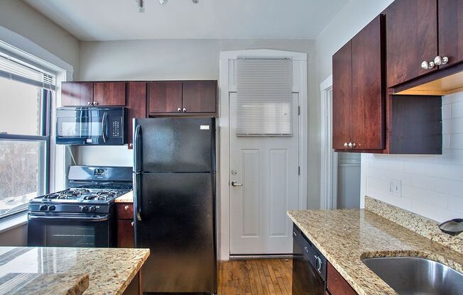 3 beds, 1 bath, 1,000 sqft, $2,295, Unit 1842 - 2A