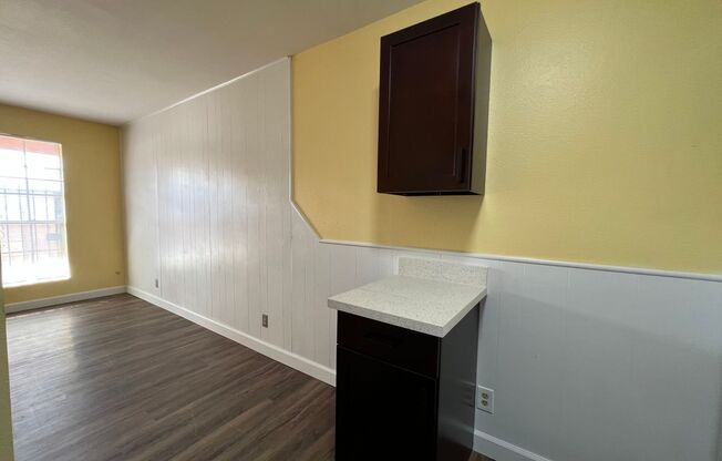 2 beds, 1 bath, $1,295