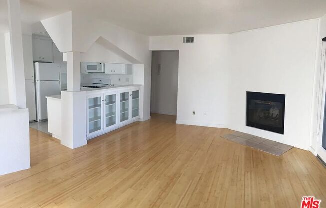 3 beds, 2 baths, 1,328 sqft, $4,700, Unit 2