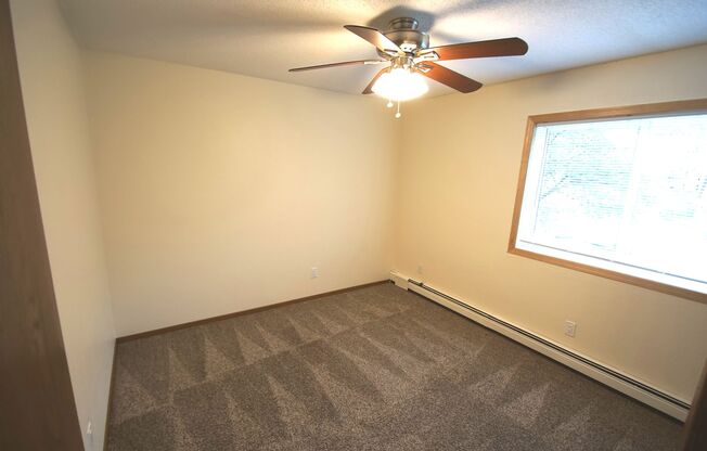 2 beds, 2 baths, 915 sqft, $1,650, Unit 212
