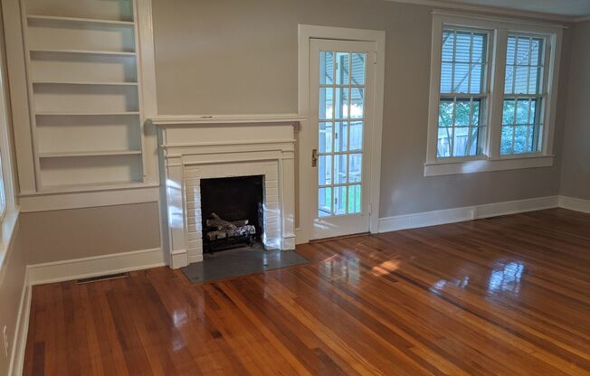 Charming 3 BR only minutes from Downtown Greenville, Furman University and Cherrydale!!