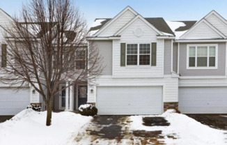 Spacious Townhome with Modern Comforts in Prime Woodbury Location!