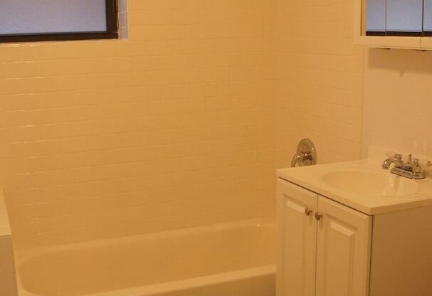 1 bed, 1 bath, 1,244 sqft, $1,995, Unit 2526-G