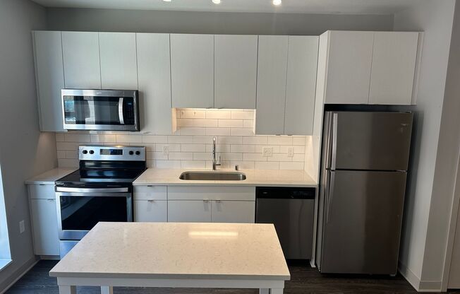 1 bed, 1 bath, 579 sqft, $1,525, Unit 204