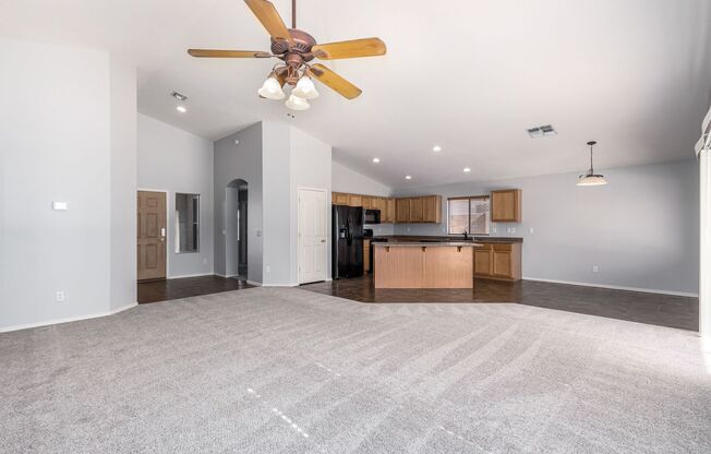 3 bed, 2 bath home in Mesa with sparking pool!