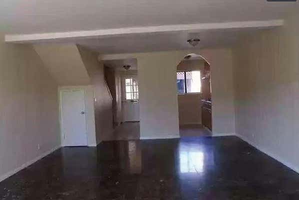 2 beds, 2 baths, 951 sqft, $2,500