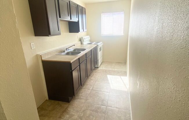 1 bed, 1 bath, 575 sqft, $780, Unit 7