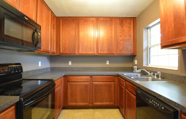 WINTER PARK 3br 2ba with BONUS ROOM and UPDATED KITCHEN!!