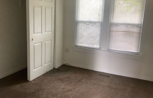 2 beds, 1 bath, $900