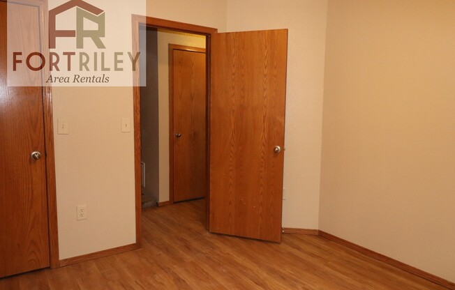 3 beds, 2 baths, $950