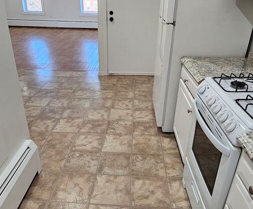 1 bed, 1 bath, 700 sqft, $1,700, Unit 65 S #3