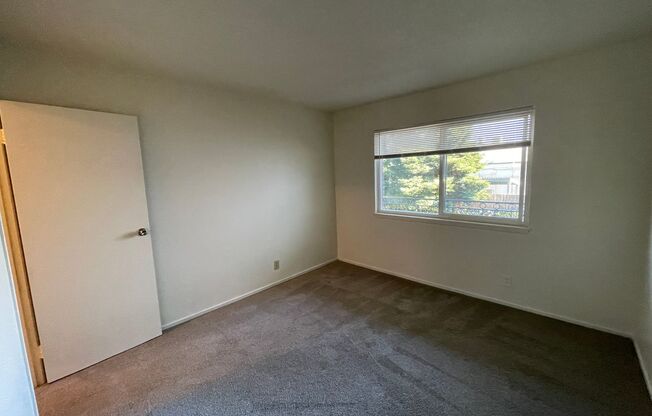 2 beds, 1 bath, $2,300