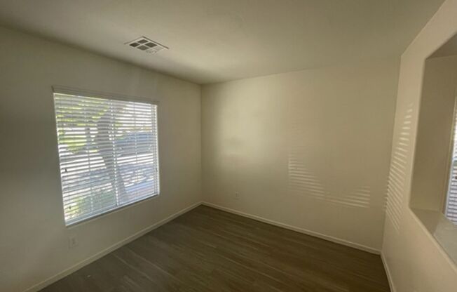 AWESOME 4 BEDROOM HOME LOCATED IN THE SW!!!!