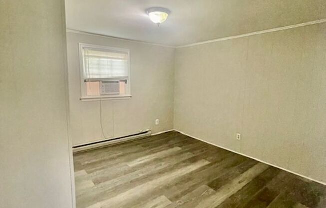 2 beds, 1 bath, $1,200, Unit B