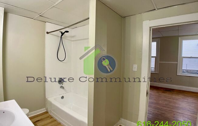 3 beds, 1 bath, $1,485, Unit 1