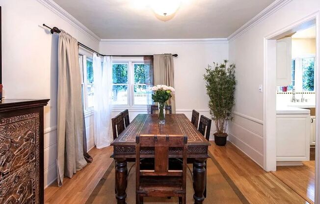 HUGE 3B/2Ba house for rent in Studio City!!
