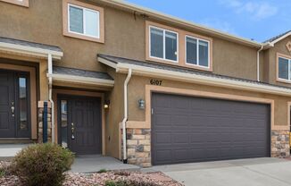 3 BED/2.5 BATH TOWNHOME W/PATIO & 2-CAR GARAGE!