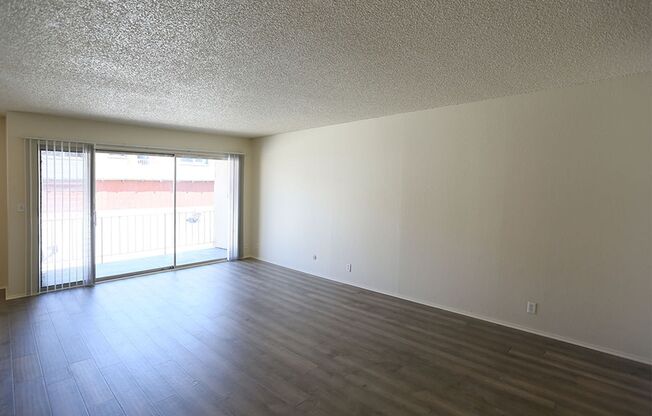 Contemporary 2BR/1BA in Oakland’s Civic Center neighborhood, Security Deposit Reduction, Pets Welcome (1470 Alice #204)