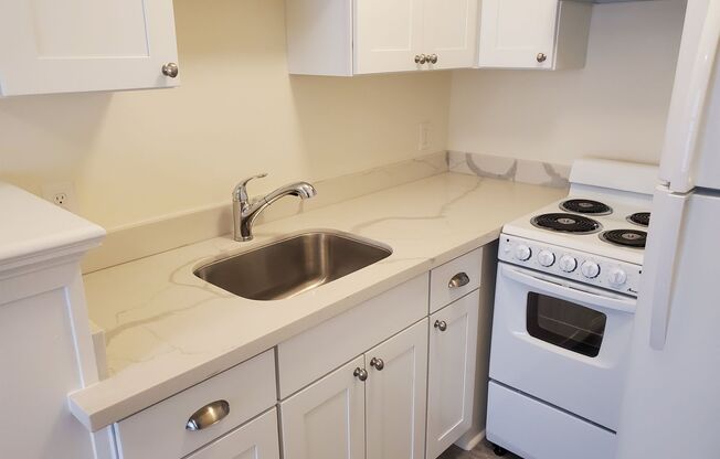 Studio, 1 bath, 429 sqft, $1,365, Unit Unit 306