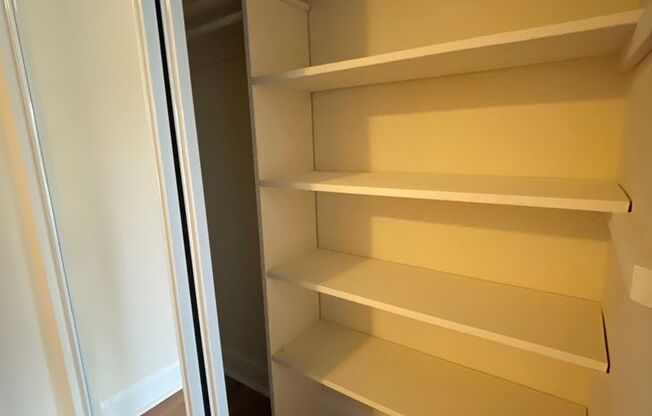 2 beds, 2 baths, 1,000 sqft, $1,975, Unit 14210 #302