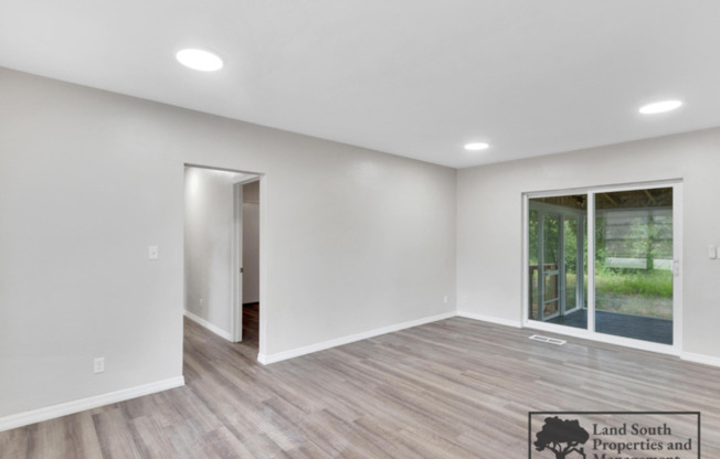 905 NE 14 ST