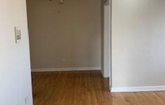 2 beds, 1 bath, $1,600, Unit 35