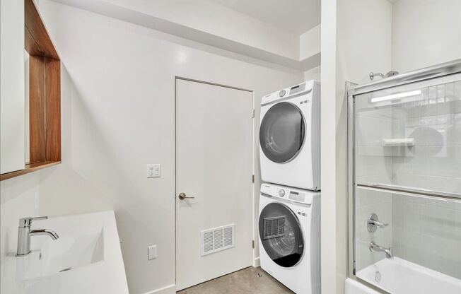 2 beds, 2 baths, 803 sqft, $2,995, Unit 215