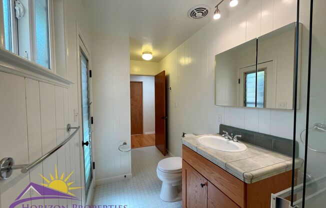 3 beds, 2 baths, $2,895